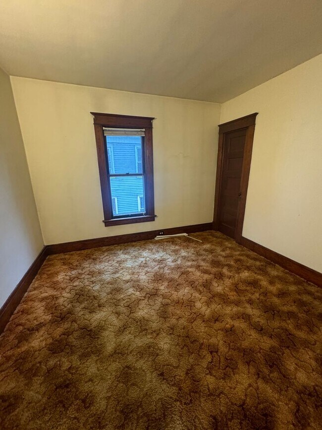 Photo - 390-392 Locust Av Amsterdam, NY 12010 Unit 392 Locust Ave Amsterdam, NY 12010 (Upstairs)