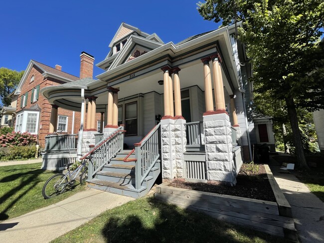 Building Photo - 315 N Pinckney St Rental
