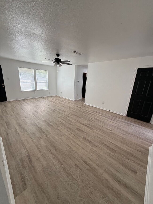 Photo - Full Brick 3 bedroom 2 bath 2 car garage in Mary's Creek Estates!!