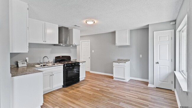 Photo - 826 Sherron Ave