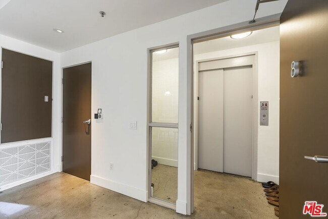 Photo - 814 S Spring St Unidad 8