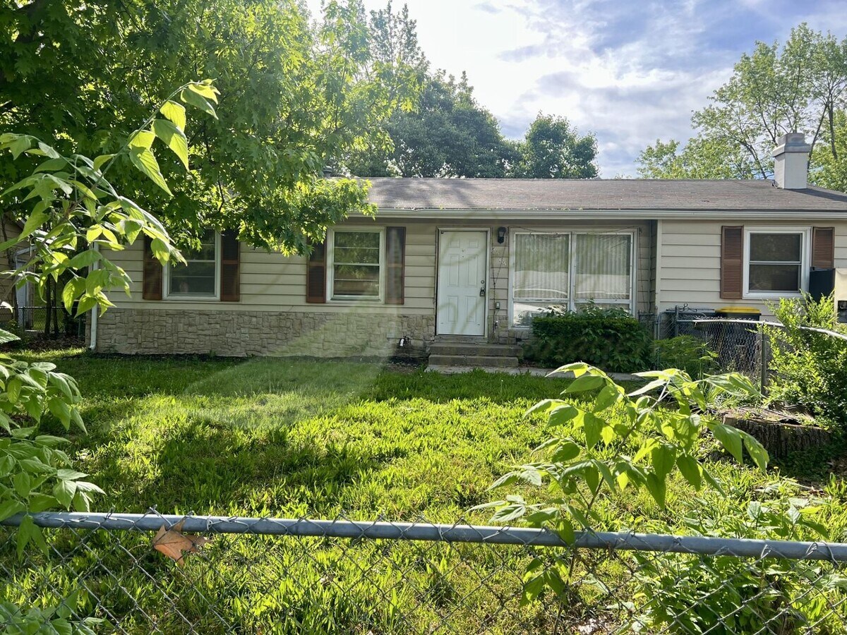 RANCH STYLE HOME!!! - RANCH STYLE HOME!!!