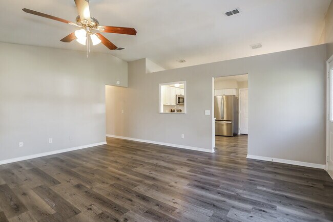 Photo - 1638 Sandy Hollow Loop