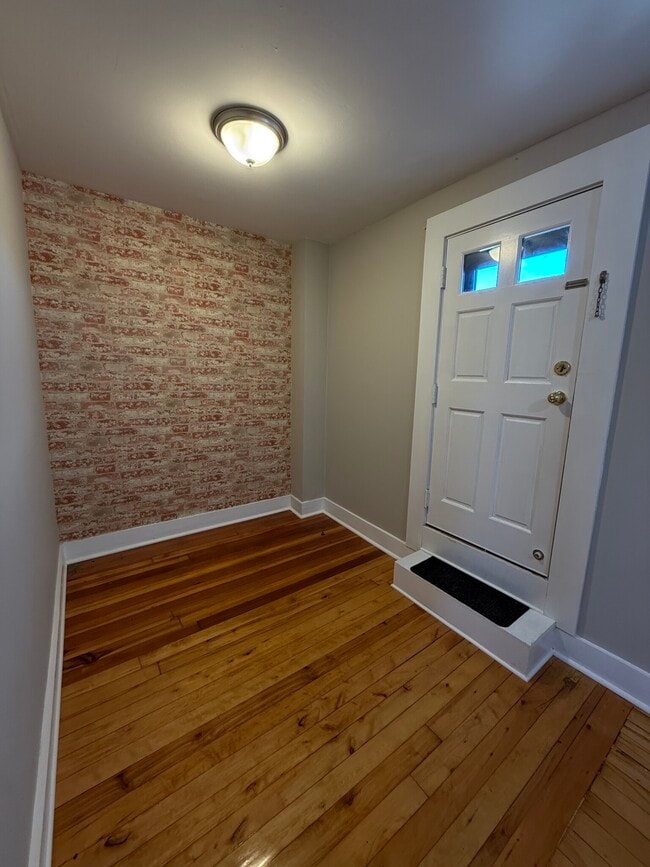 Building Photo - 39 Beacon St Unit 3