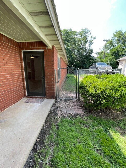 Building Photo - 1679 N Saddlehorn Ave Rental