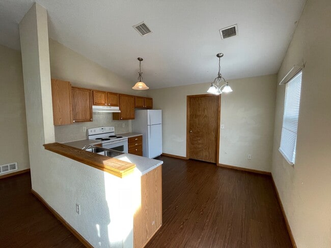 Photo - 1704 Clover Dr