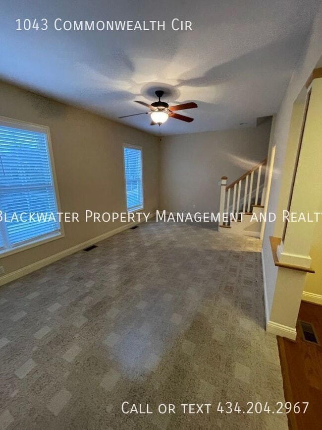 Photo - 1043 Commonwealth Cir