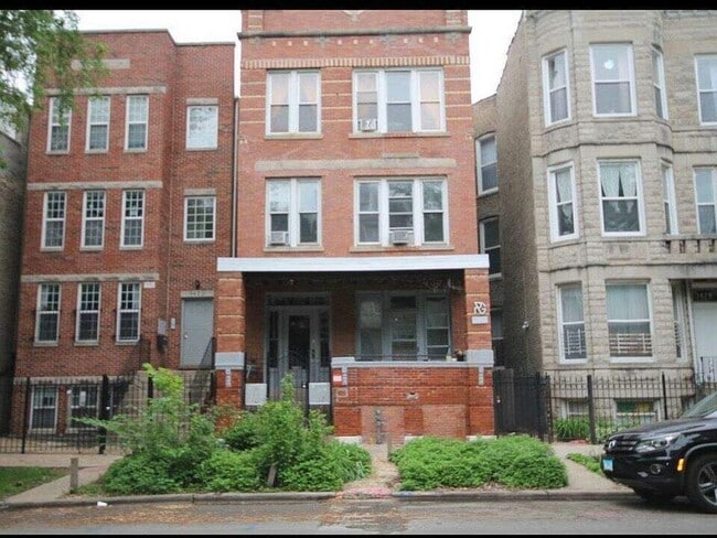 Building Photo - 1424 N Maplewood Ave Unit 2R Rental