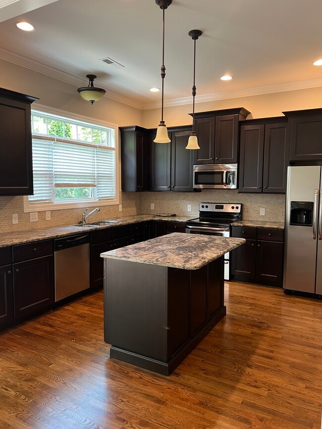 Photo - 511 Bowerwood Cir