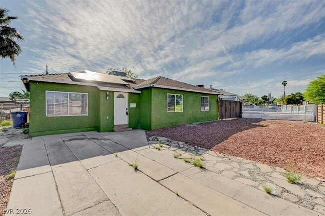 Photo - 1720 E Carson Ave
