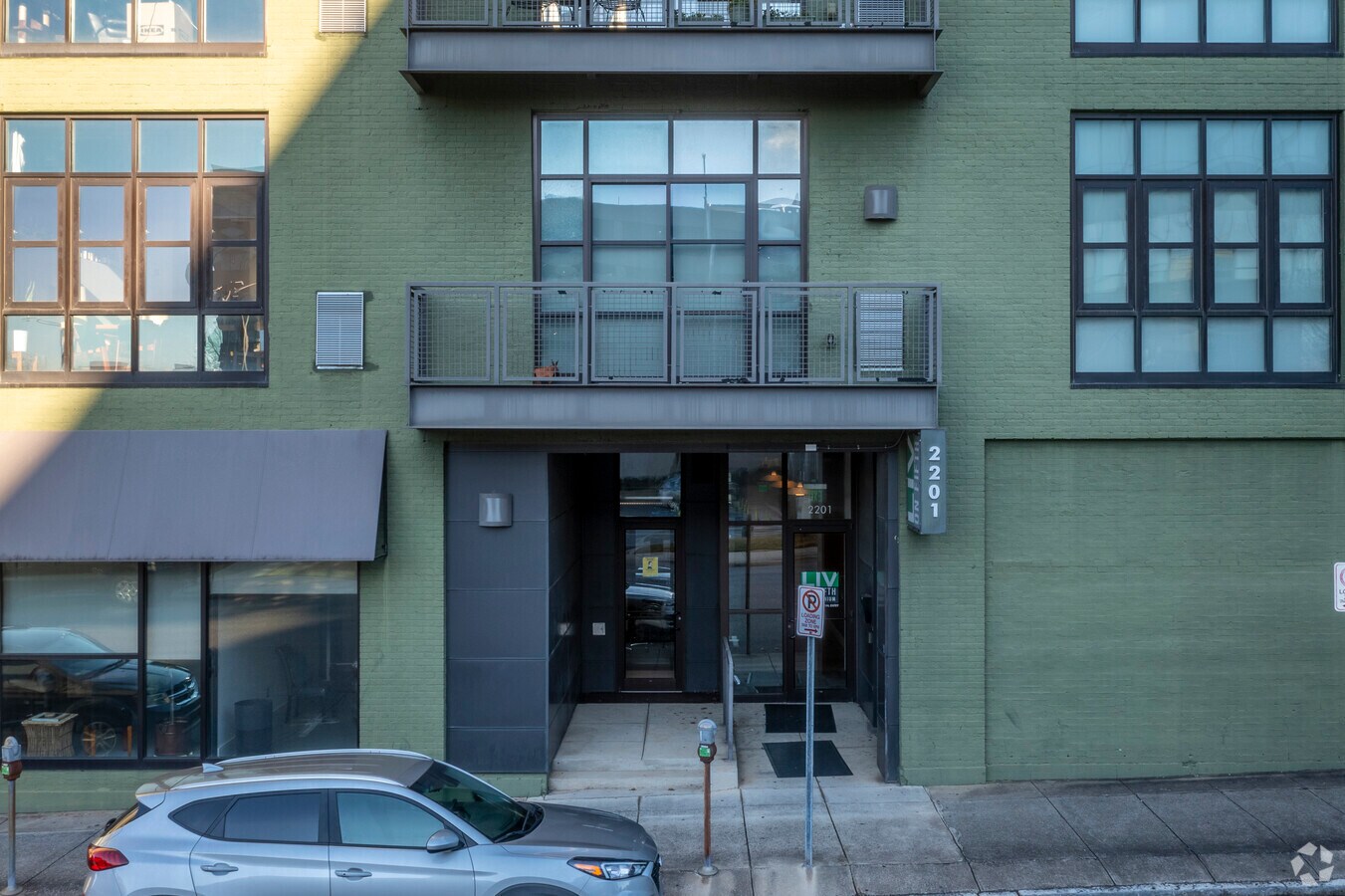 Photo - LIV on Fifth