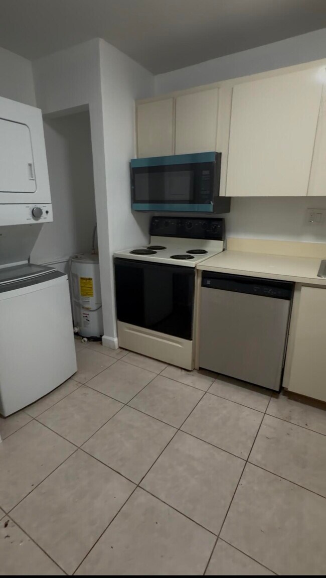 8001 Fairview Dr Unit 106