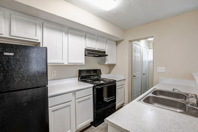 Building Photo - Towne at Lakewood Heights Rental