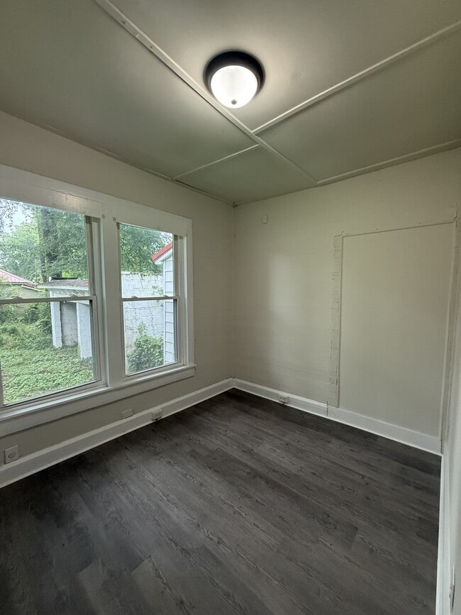 Photo - 5606 Ave K