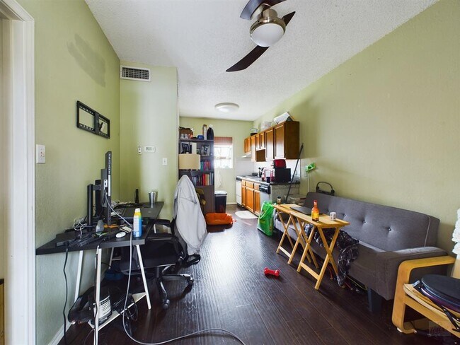 Photo - 3206 King St Unit 205