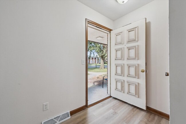 Photo - 5427-5433 Glenridge Unit 5433