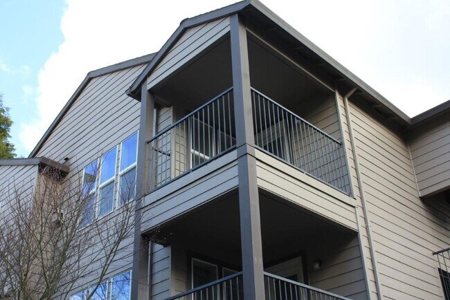2 br, 1 bath House - 11631 SE Fuller Rd - 2 br, 1 bath House - 11631 SE Fuller Rd