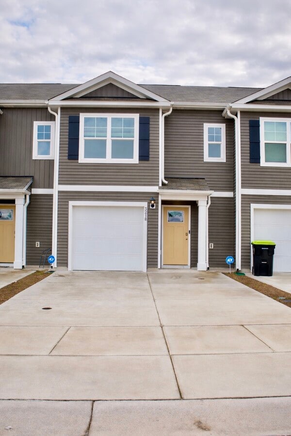 Photo - 3218 Lobelia Ln