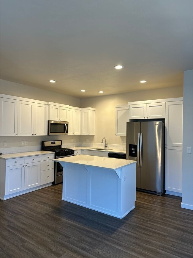 Building Photo - Like new construction near St. Charles!  W/S/G included!