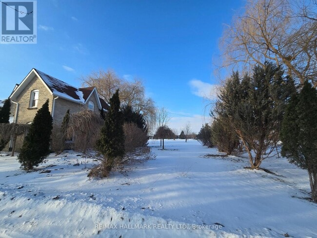 Photo - 22156 Leslie St