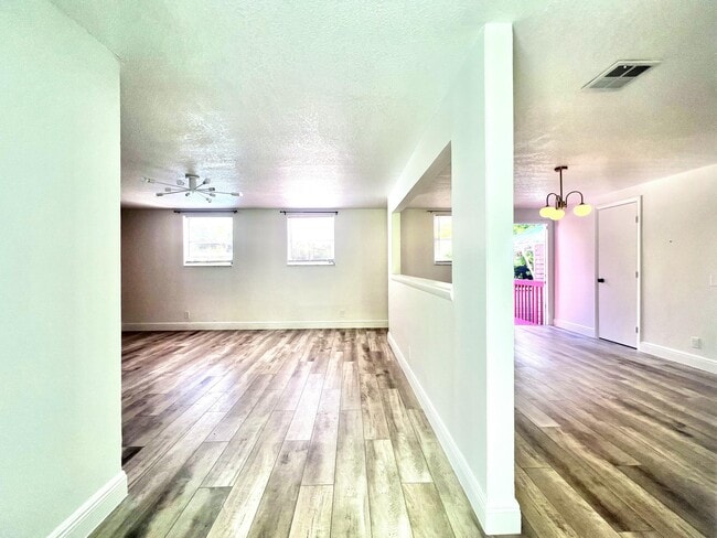 Photo - 917 Market St