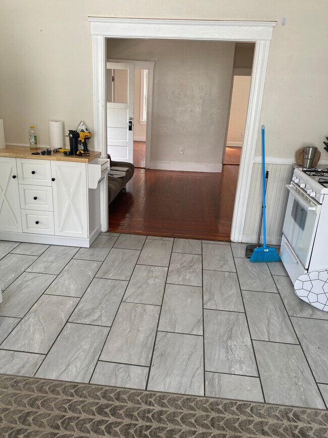 Photo - 33 Trenton St Unidad 2nd floor R