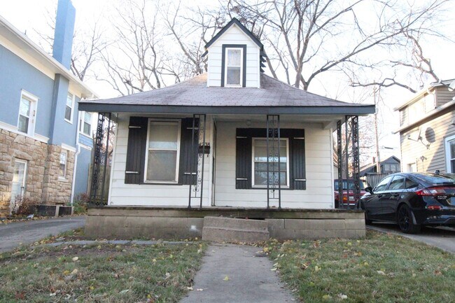 Building Photo - December FREE On This 1 Bedroom 1 Bath House Near KU Med & Westport