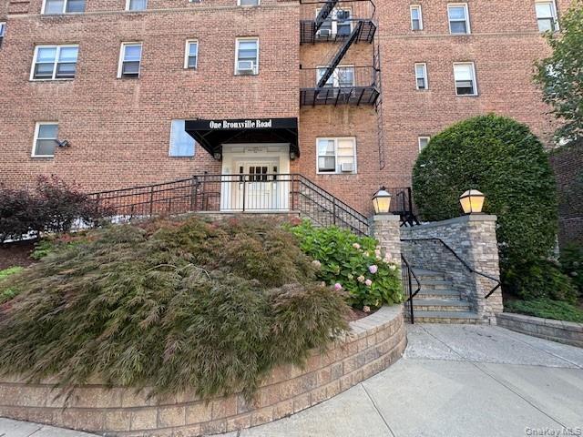 Building Photo - 1 Bronxville Rd Unit 3M Rental