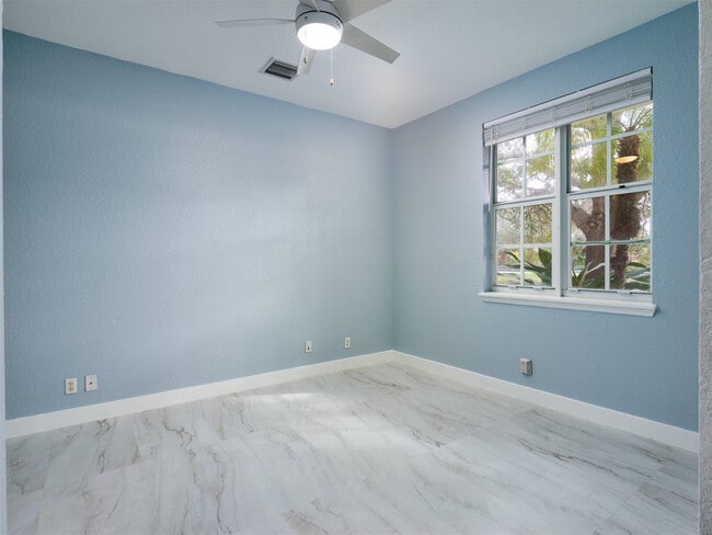 Photo - 463 School House Rd