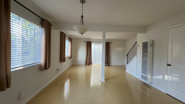 Photo - 2090 Aldengate Way