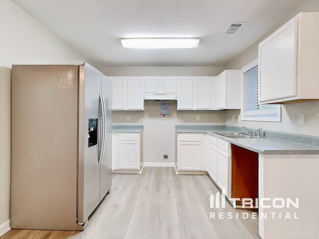 Photo - 7632 McGillicuty Dr