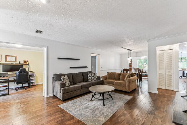 Photo - 19 Normandy Ct