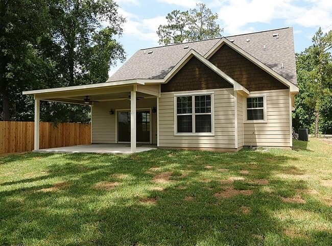 Building Photo - Gorgeous Home with Curb Appeal