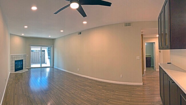 Photo - Beautifully Updated 2 Bedroom, 2 Bathroom ... Casa