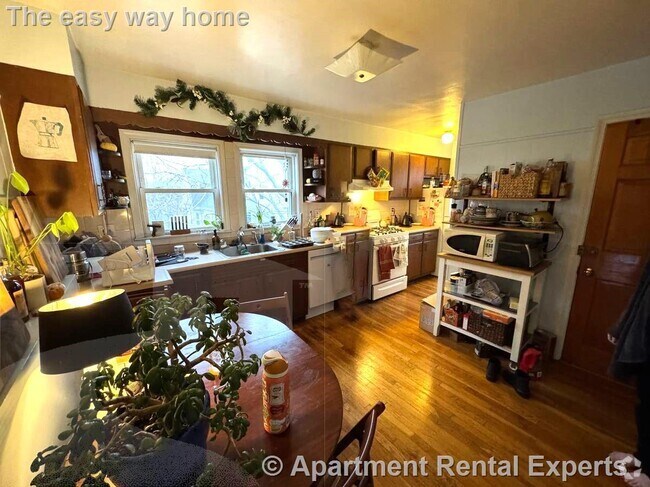 Building Photo - 21 Sartwell Ave Unit 3 Rental