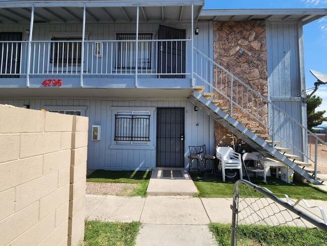 Building Photo - 4796 Nova Ln Unit 1