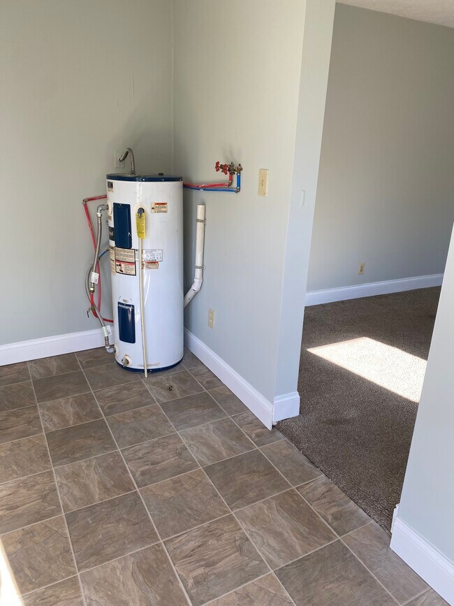 Photo - 524 N College St