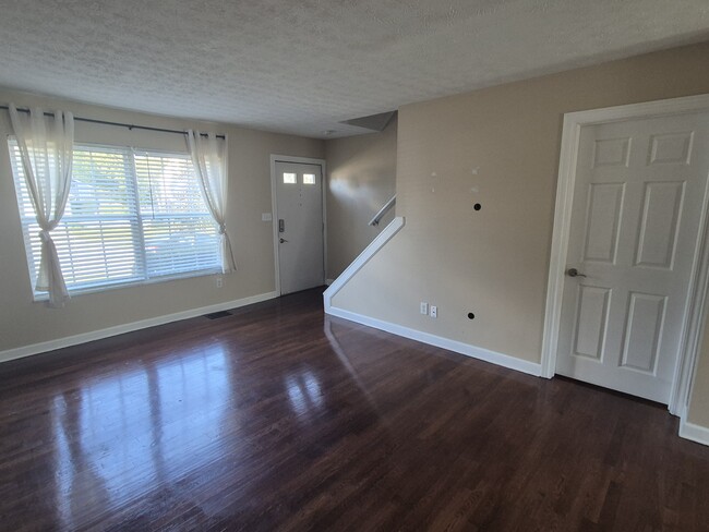 Photo - 1207 Weybridge Rd