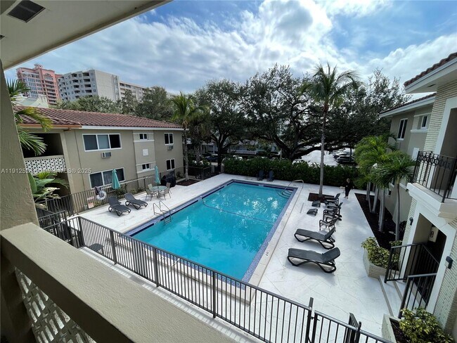 Building Photo - 125 Edgewater Dr Unit 11