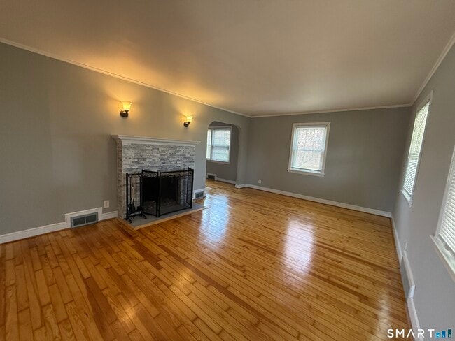 Photo - 31 Waterbury Rd