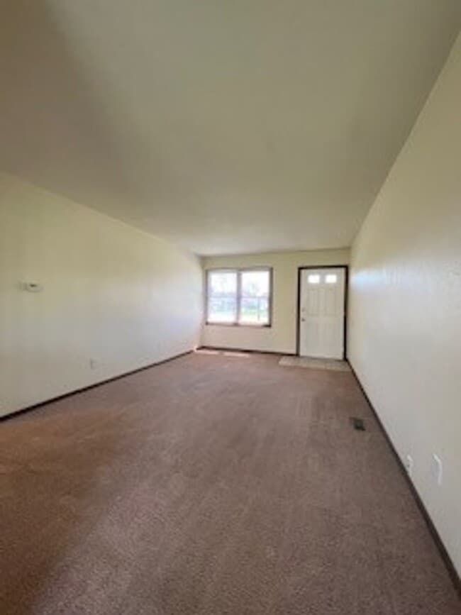 Building Photo - 1312 Co Rd 6 Unit 1312 County Road 6 East