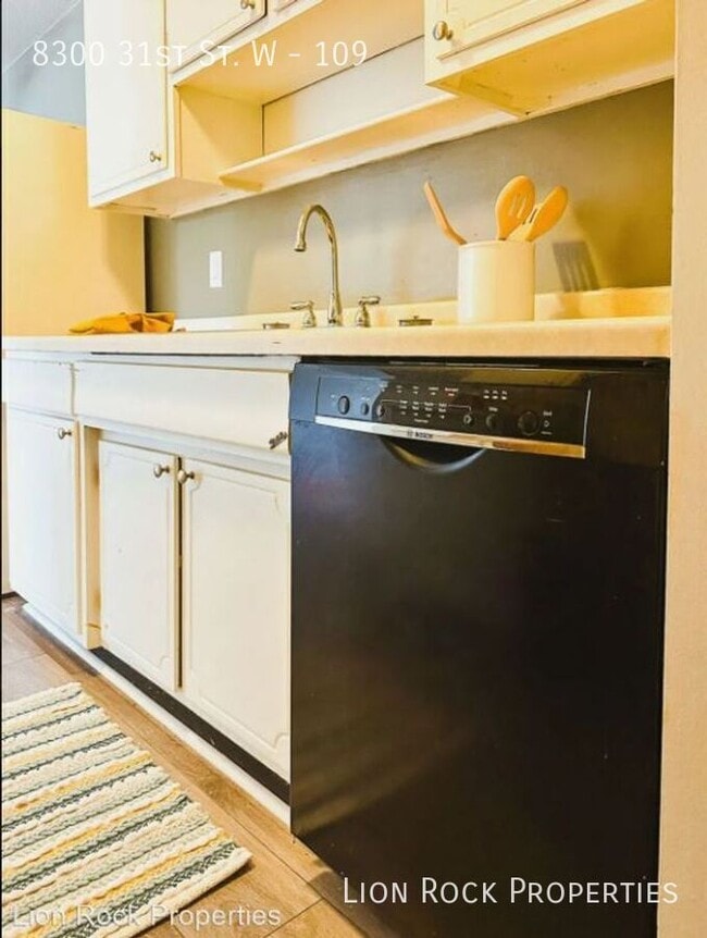 Building Photo - 8300 W 31st St Unit 109 Rental