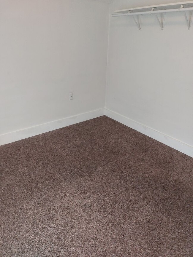 Photo - Updated 2 Bedroom Upper in Quiet Building