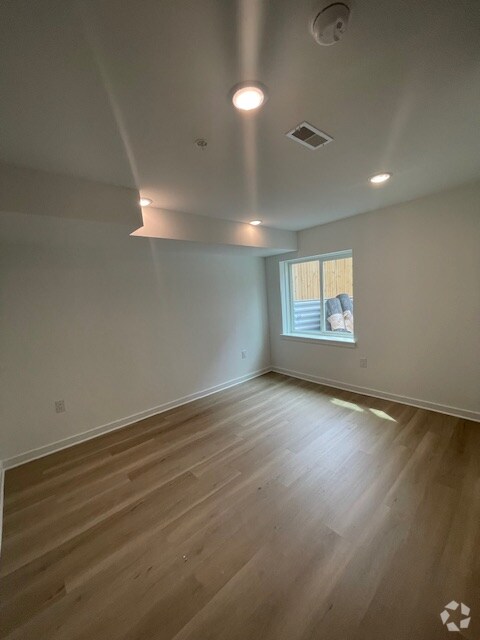 Building Photo - 2826 Wharton St Rental