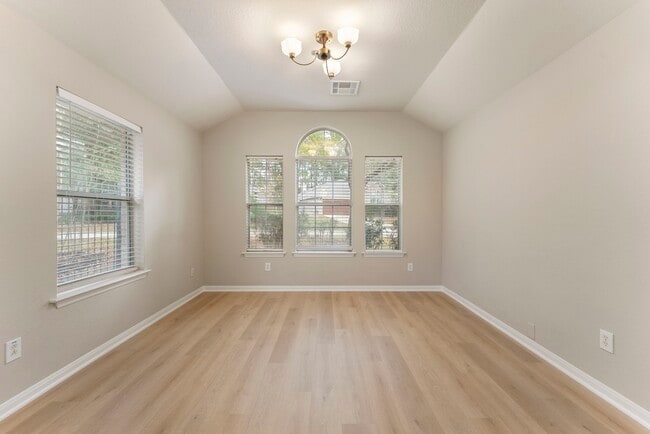 Photo - 99 E Foxbriar Forest Cir