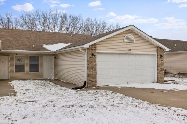 Photo - 526-528 Lamont Unit 526