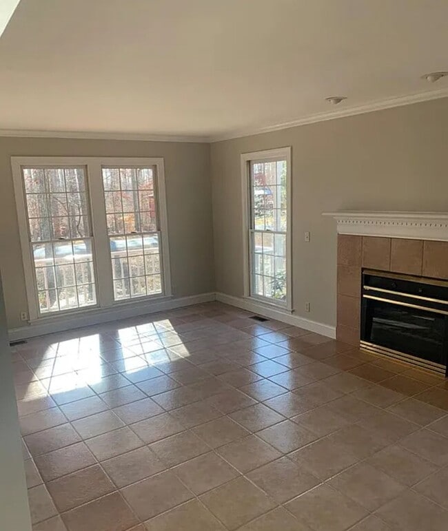 Photo - 203 Nottingham Rd