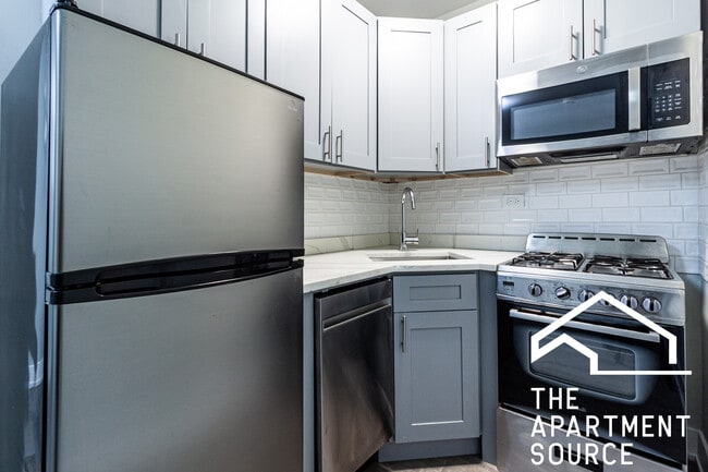 Building Photo - 501 W Belmont Ave Unit 2E