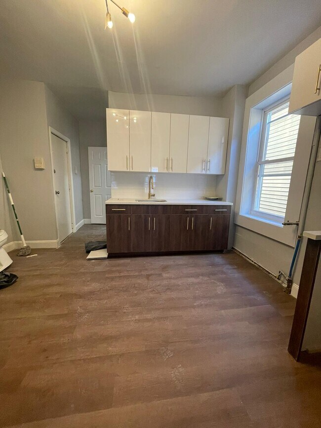 Building Photo - 937 Pavonia Ave Unit 5