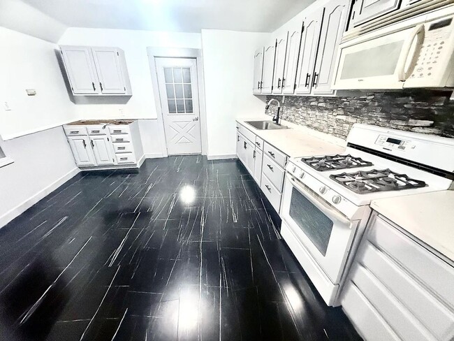 Photo - 1150 Bailey Ave